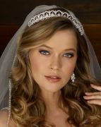 Marionat s Spring collection also features this headpiece style 9022