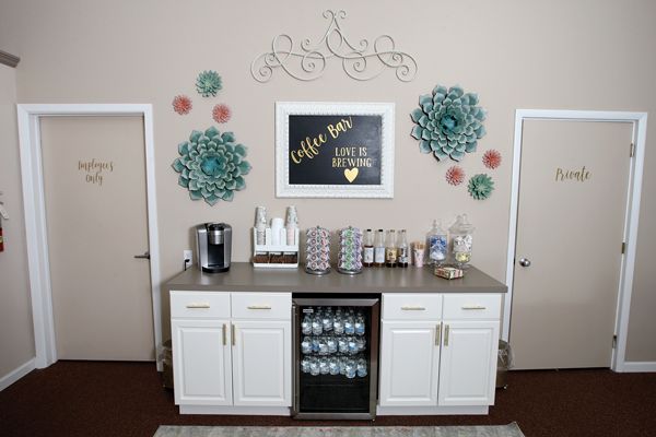 Aurora Bridal’s new coffee bar has been a huge hit! The boutique offers coffee, hot cocoa, hot tea and water. “People love it!” owner Cami Hester says.
