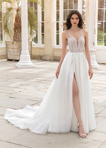 Scarlett from Bridal Collective s Enzoani collection