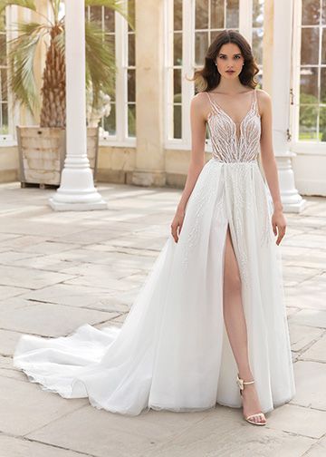 Scarlett from Bridal Collective's Enzoani collection