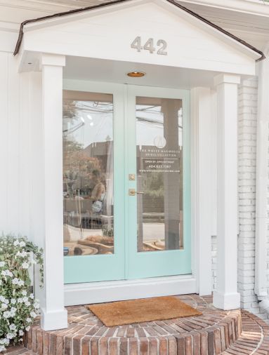 The White Magnolia Atlanta’s front door showcases the enterprise’s signature blue color.