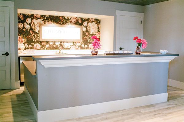 The reception desk in the store’s entryway, 
where brides and their groups are greeted to check in to their appointments. 